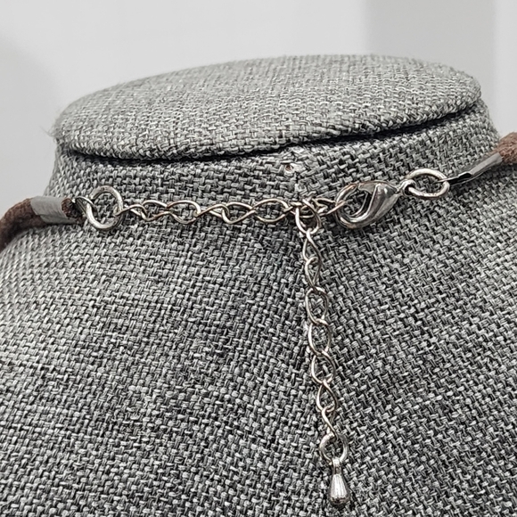 Shell stone flower necklace on brown cord crystal and tiger eye beads - Picture 7 of 9